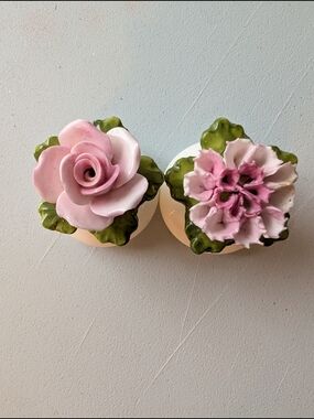 Aynsley Fine Bone China Pink Bouquet Salt And Pepper Shaker Set